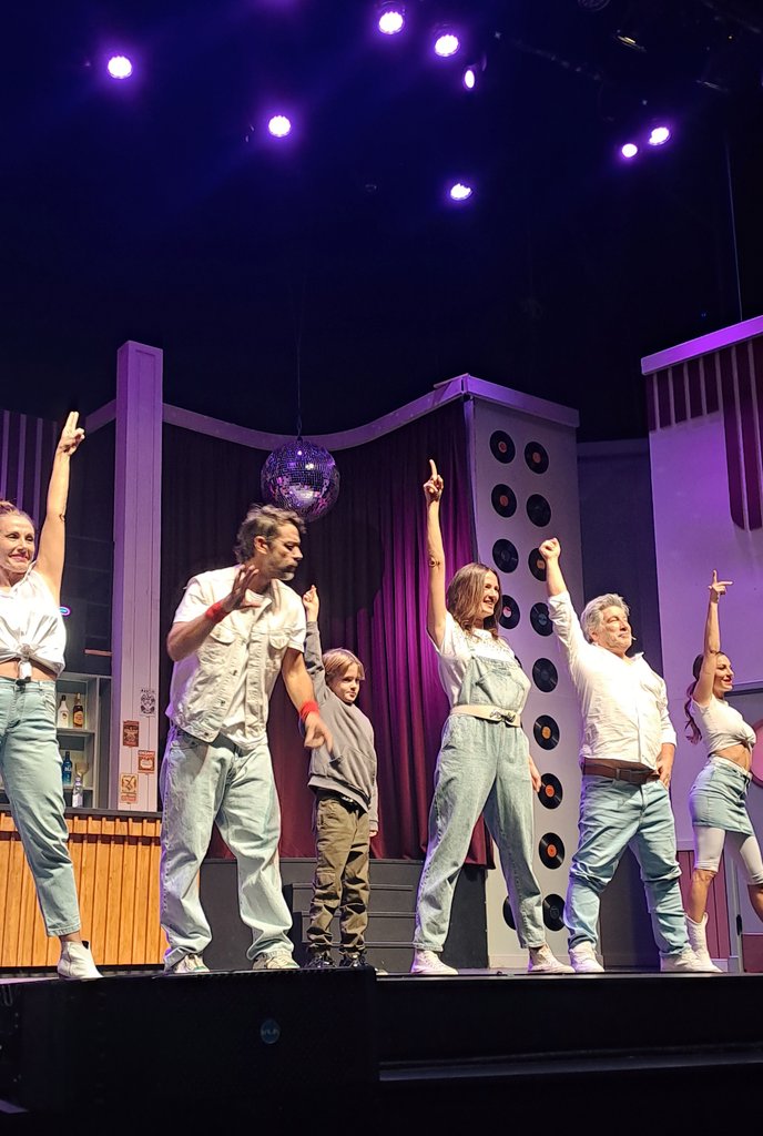 TooMuchLove_PyP's tweet photo. El placer de volver a verlos arriba del escenario 🤍
Los quiero siempre @pedroalfonsoo @paulitachaves https://t.co/Pc1VIepale