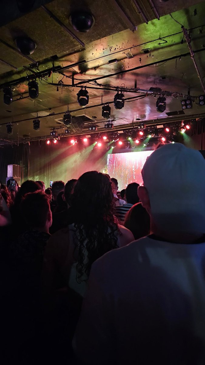 JoshFenix_'s tweet photo. @eurospaincom Más vale que sea en otro sitio, porque en la #PrePartyES25 no se ha visto nada, solo cabezas intentando buscar un hueco por donde ver algo del escenario.

Por 91€ la entrada general ya podríais buscar otro sitio con mejor visibilidad, con el escenario más elevado o gradas. https://t.co/5Y0Q5Z8beV