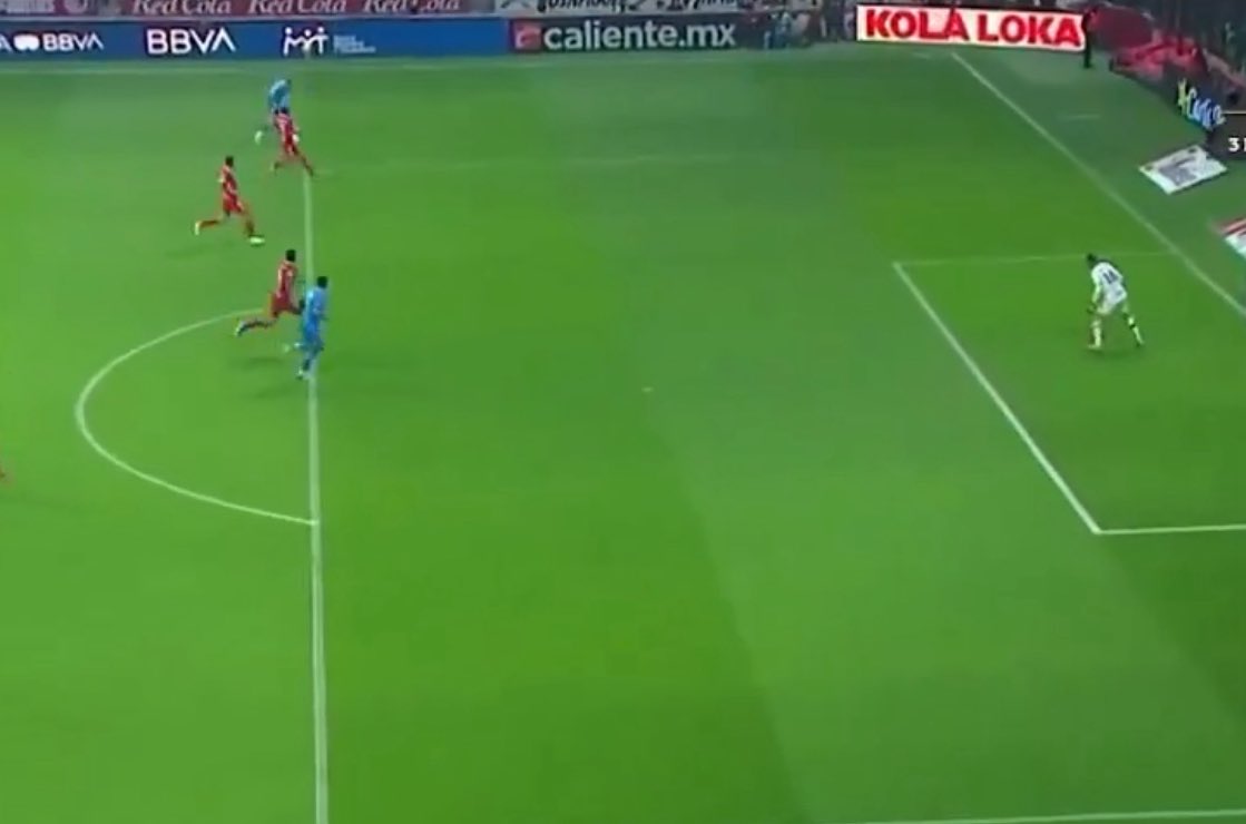 Mira nomás el gol del Cruz Azul en un claro fuera de lugar.

Pero luego te quien venir a vender que el arbitraje favorece al América.😂