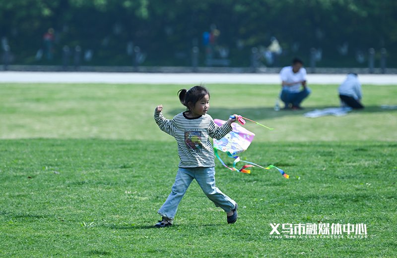 CharmingYiwu's tweet photo. Spring is the perfect time for fitness! Yiwu is playing the symphony of sports ๐๐ช #SpringFitness https://t.co/WBupMdHDrx