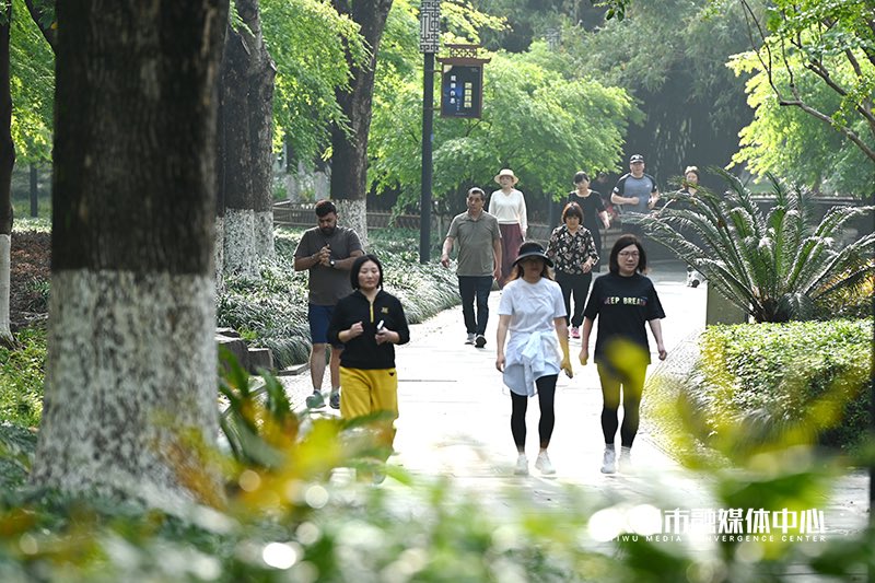 CharmingYiwu's tweet photo. Spring is the perfect time for fitness! Yiwu is playing the symphony of sports ๐๐ช #SpringFitness https://t.co/WBupMdHDrx