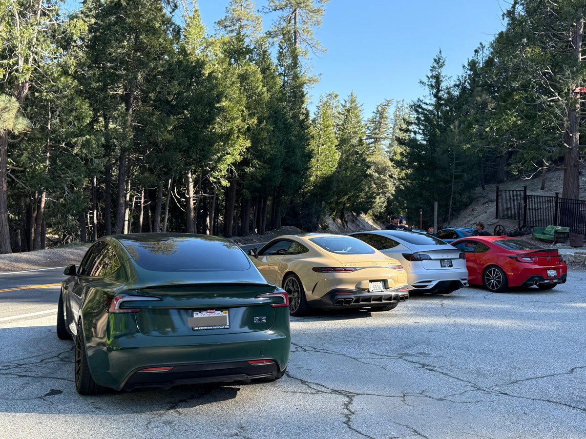 Always a good day when you’re shredding the canyons with <a href="/itskyleconner/">Kyle Conner</a> <a href="/PetrellaRealty/">Andrew Petrella</a> <a href="/FthePump1/">F the Pump</a>