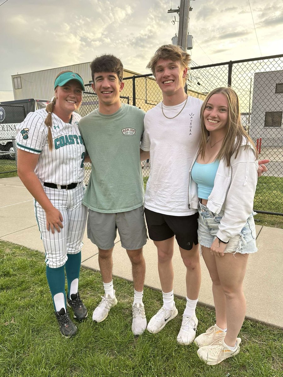 McKennah Metzger (@mckennahm2024) on Twitter photo Feeling super blessed after this weekend that I have friends who would travel over 4 hours to see me play ๐ซถ๐ป so thankful God brought them into my life. I love you guys! <a href="/zembalarocco/">Rocco Zembala</a> <a href="/drewbotos1/">Drew Botos</a> <a href="/mdalessandro27/">madeline dalessandro</a> Feeling super blessed after this weekend that I have friends who would travel over 4 hours to see me play ๐ซถ๐ป so thankful God brought them into my life. I love you guys! <a href="/zembalarocco/">Rocco Zembala</a> <a href="/drewbotos1/">Drew Botos</a> <a href="/mdalessandro27/">madeline dalessandro</a>