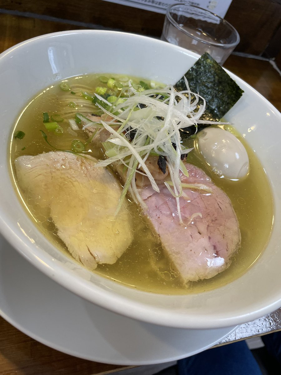 takashi_jungle's tweet photo. 朝ラー🍜
お目当ての、朝担々麺は臨時休業で途方に暮れつつ他へ移動
大正解🙆♂️
小麦🌾の香り漂う全粒粉は正義🤙
ごちそうさまでした♪
#ryu_menya https://t.co/9vg5W8r1KN