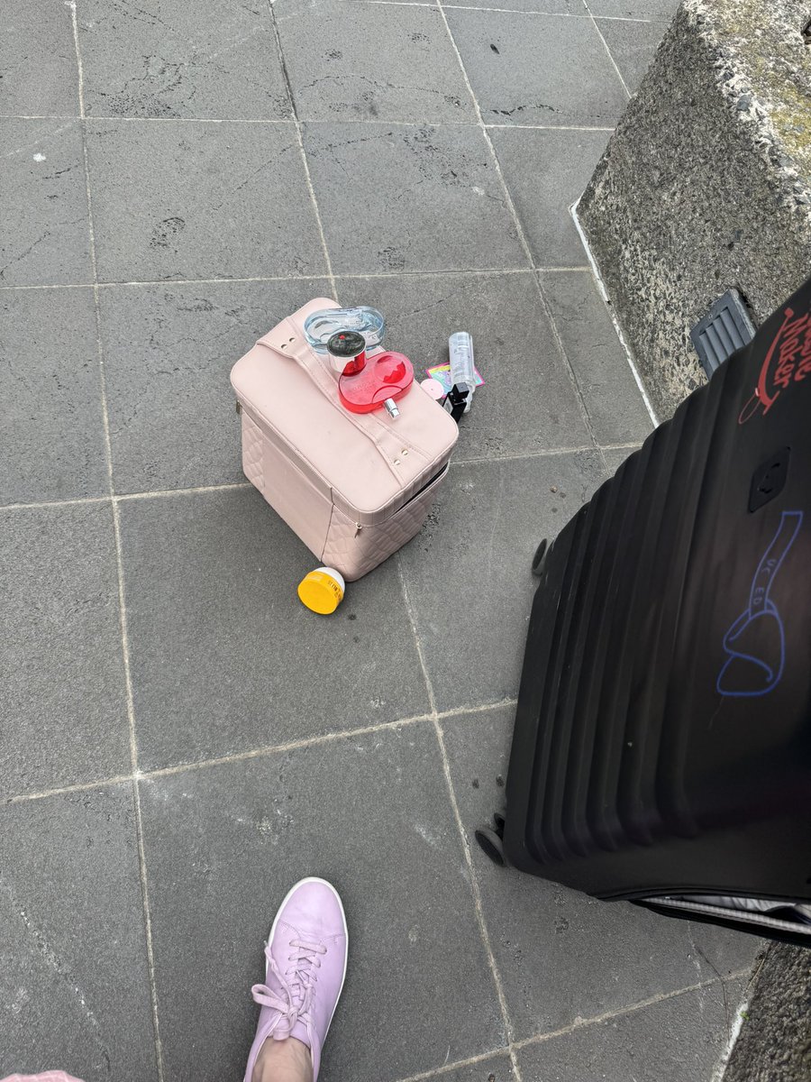 jesspietsch's tweet photo. Found a dumped/ransacked suitcase on the steps of St John’s. Looks like it may have been stolen. Posting in case the owner is searching.
#StolenProperty #Southbank #Melbourne @VictoriaPolice https://t.co/sXhrkeyVg0