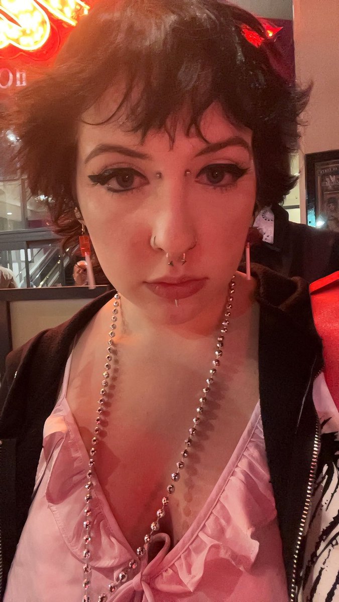 telerubyy's tweet photo. Me being sexy in Vegas https://t.co/ycyk8MWb3f