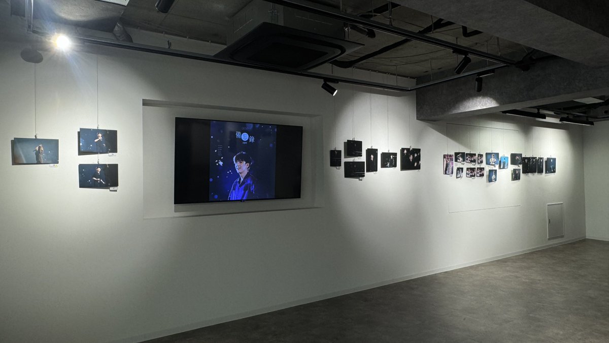 mdn_gallery's tweet photo. 備忘錄  
— 忘れたくないすべて —  

suga film photo exhibition  
Tokyo | Apr 19–20, 2025

@shumation_0309 様
@shumation_JP 様

予約なしでもご来場いただけます🖤
当日券：¥4,500

4/20(日)
２部 12:30~13:50
３部 14:00~15:20
４部 15:30~16:50

※当会場は現金のみです https://t.co/s3B3j9tGI8