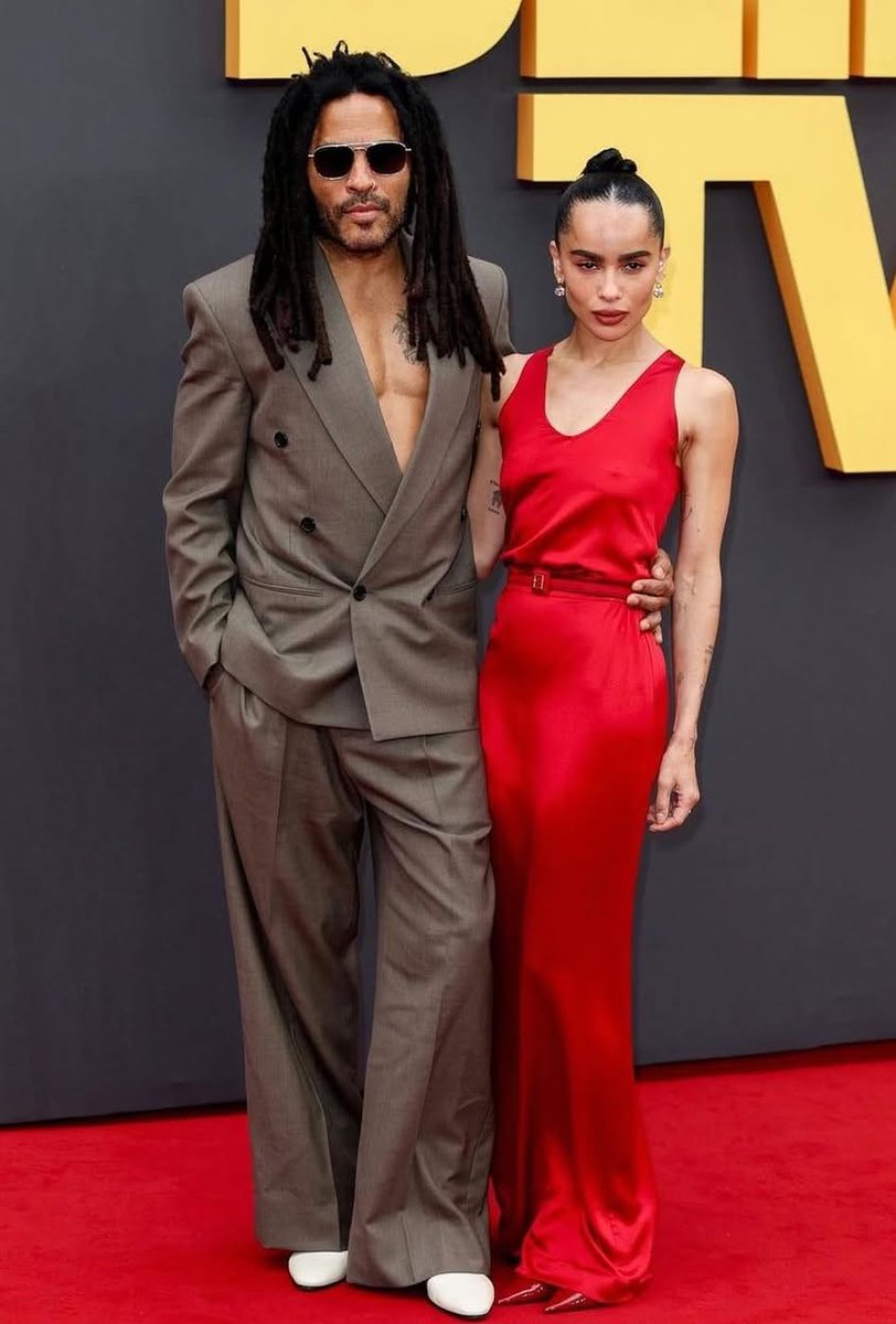 Una mansión con “elegancia conmovedora”, así es la casa de Lenny Kravitz, un espacio espiritual y con un bar clandestino en donde Zoë ha celebrado numerosas fiestas. ¡Conócela! estilodf.tv/lenny-kravitz-…

CC: @lennykravitz