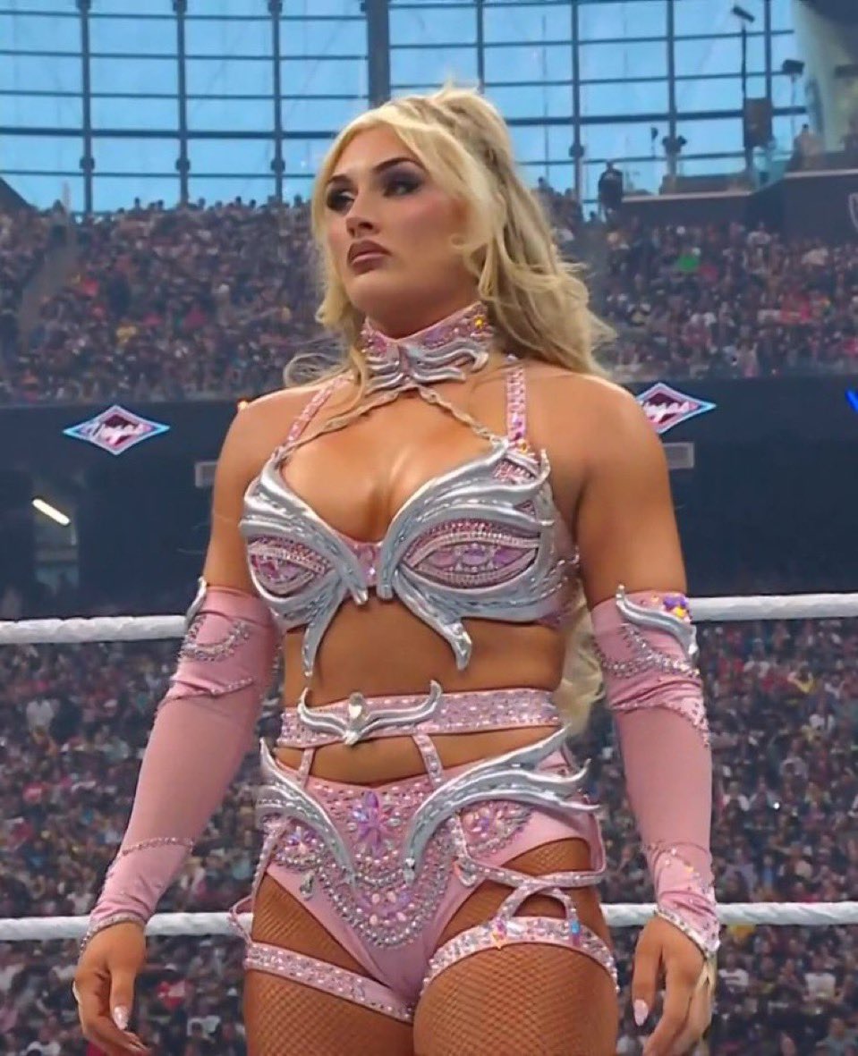 kiddd_loud's tweet photo. I’m tired of Charlotte and Tiffany matching every time they’re next to each other. It’s too many colors in a rainbow for this to keep happening 😭 shit look like a mirror match #WrestleMania #WrestleMania41 https://t.co/gIbkqHC4sF