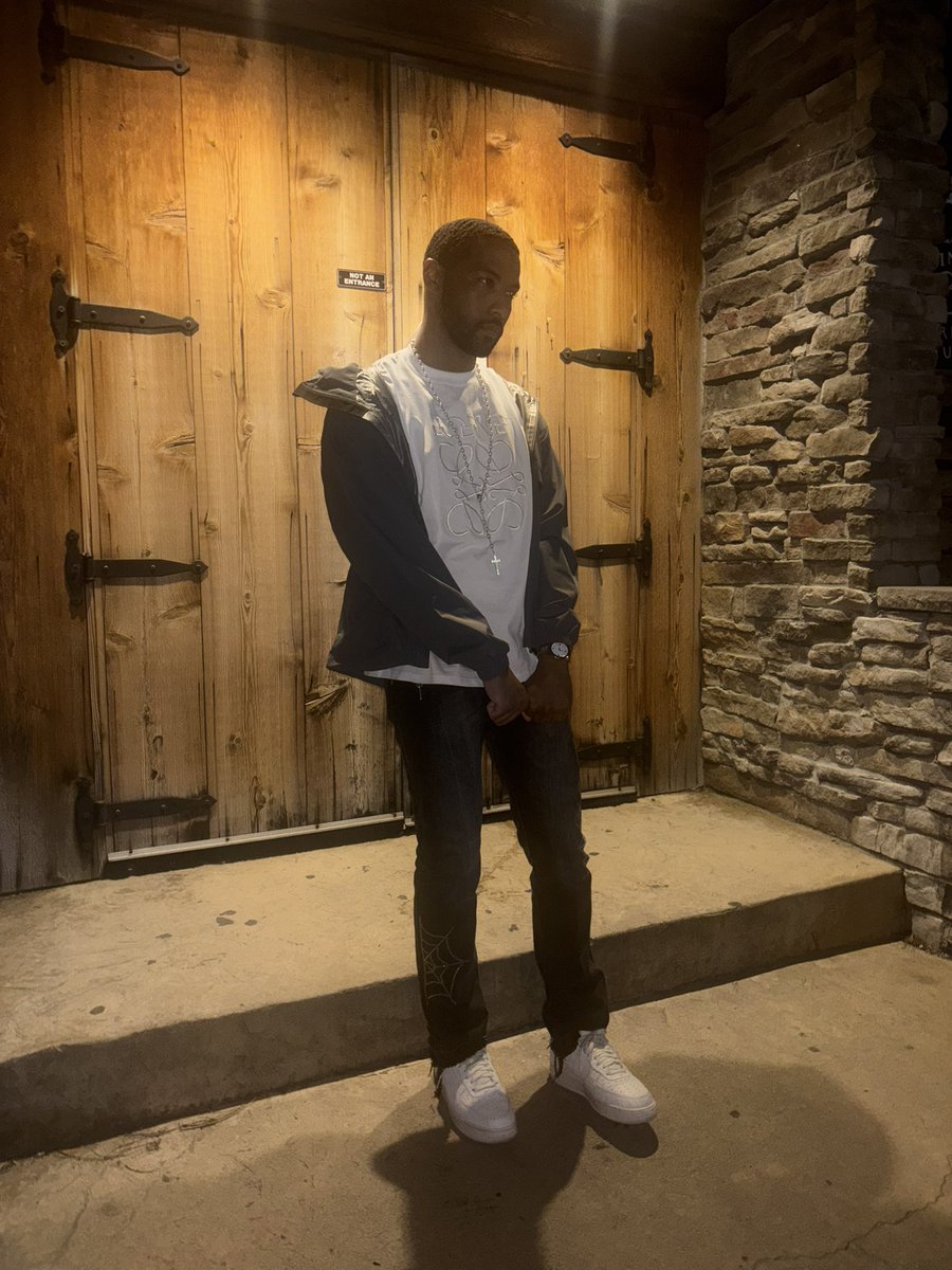 AngeloDevinci's tweet photo. Ain’t been out in a minute https://t.co/xokgUgcfXR