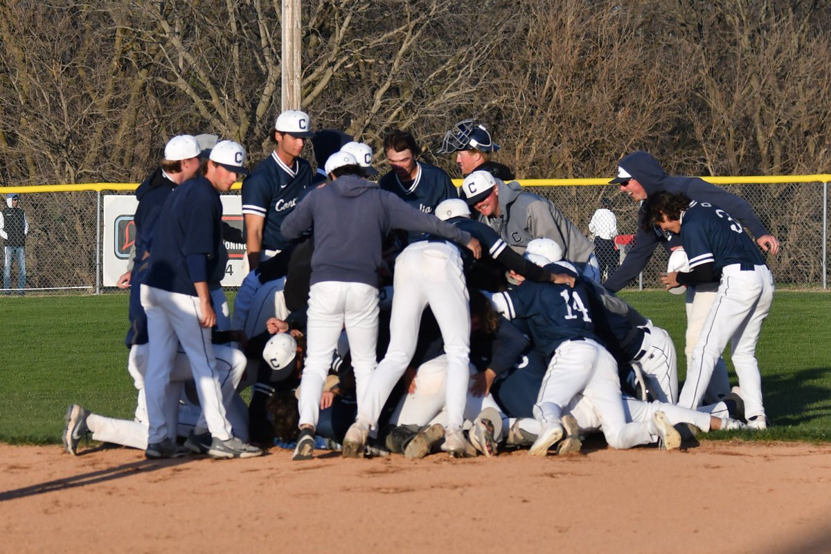 🏆 A dog pile of Dawgs as <a href="/cunebulldogs/">Concordia Bulldogs</a> clinch the GPAC Baseball Regular Season Championship for 2025!  Concordia will be the number one seed in the GPAC ⚾️ Tournament that gets underway on April 30. 
📷 - CUNE Sports Information