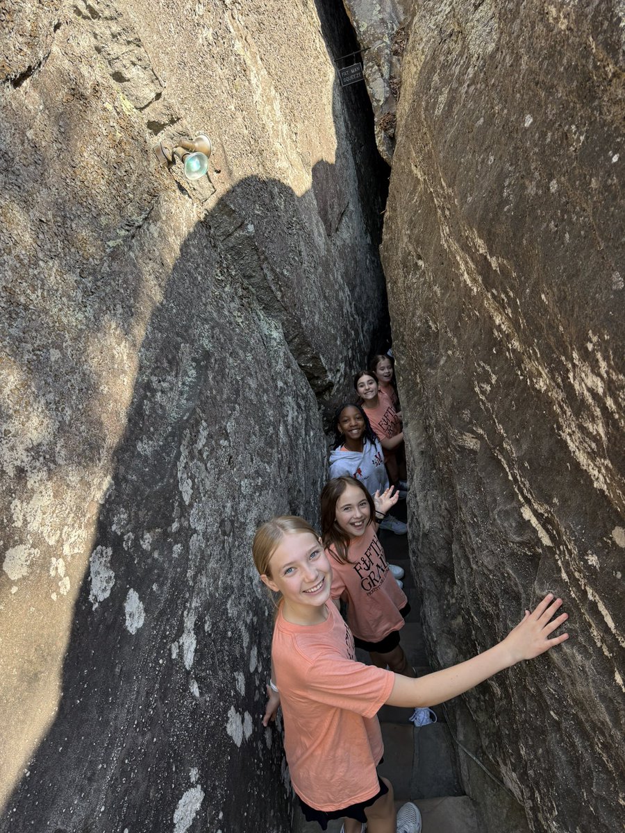 PMES5thGrade's tweet photo. Our 5th grade pirates had an epic adventure in Chattanooga this week! 🏴‍☠️ We explored the wonders of Rock City 🏞️, cruised the river on a boat tour ⛴️, and dove into discovery at the aquarium 🐠. So many memories made! @PickettsMillES https://t.co/4VqgQ1ugDf