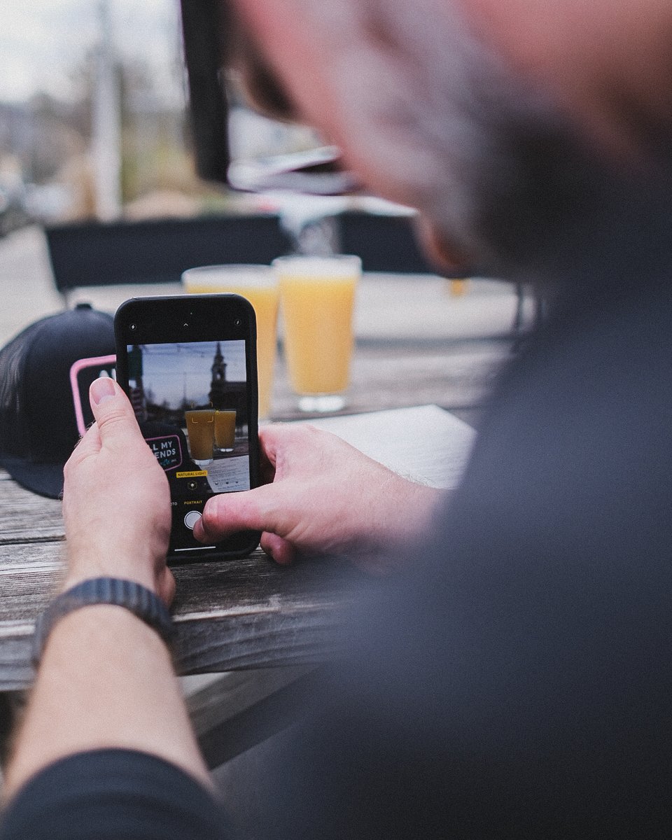 Chemistry is a 6.5% IPA with Citra, Motueka, Rakau + Blackberry Kush terpenes, and it’s so dank that we could smell it over the bar at Durand Cafe 🍁 The beer is out now - get it from the brewery, order online in Ontario, or find it in at your fave bar or bottle shop. 🍻