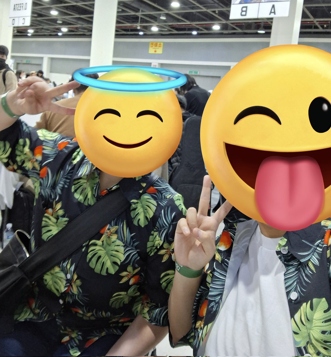 찾기 어려우시면
하와이안셔츠를 입은 사람들을 찾으면 된답니다..
11시부터 판매/선입금 수령입니다!