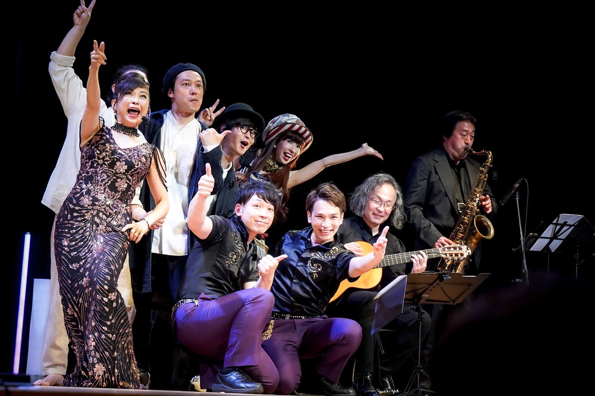 jy_skyadd's tweet photo. 4/19 #野毛大道芸
スペシャルステージ
記念撮影 KANA∞さん

スペシャルステージの素晴らしい照明の元でステキなパフォーマンス。🤩
グランドフィナーレは(私は)初めて聞く曲でした。

#KANA_hoop
#KanaHoop #PerformerKANA https://t.co/sKFFzFhaOo