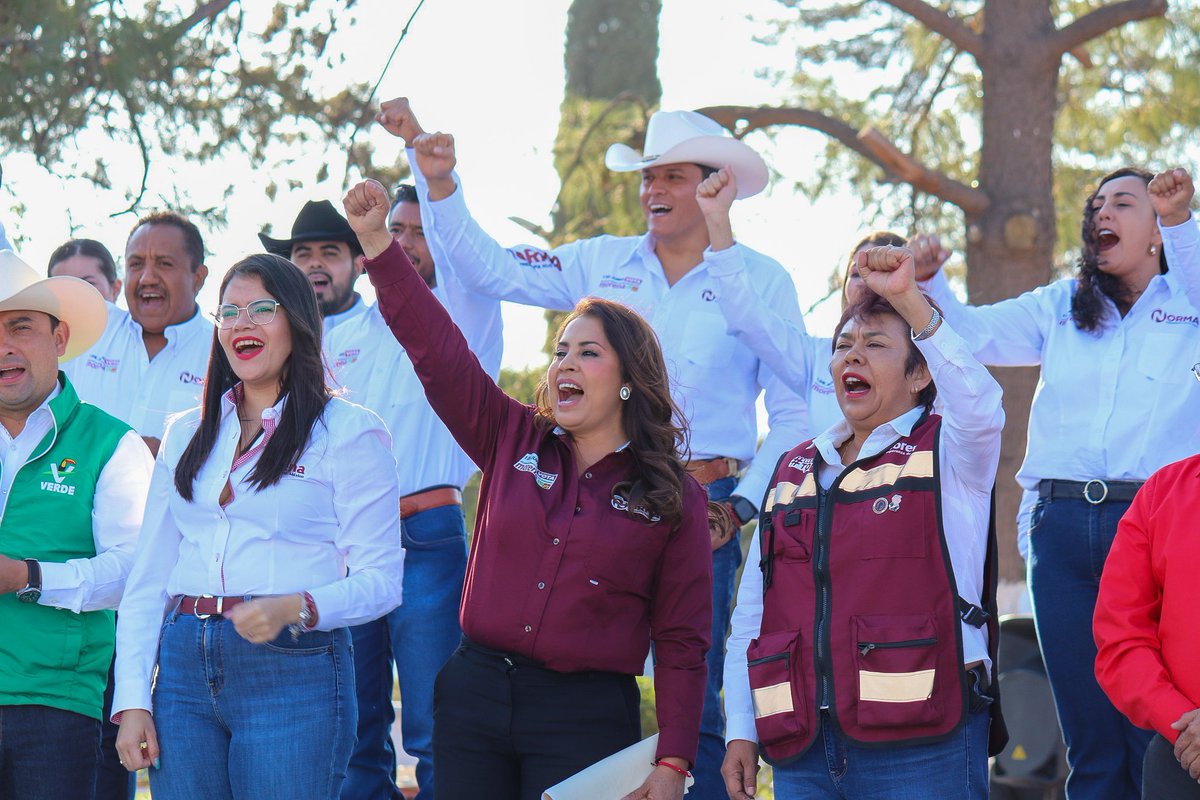 GarciaGaray_L's tweet photo. Arrancamos con fuerza en #NuevoIdeal, acompañando a nuestra próxima presidenta municipal, la Mtra. Norma Ruiz.
La cercanía con la gente, el ánimo y la organización popular son señales claras de que la Cuarta Transformación tendrá continuidad en este gran municipio. https://t.co/bRF58KzoOp
