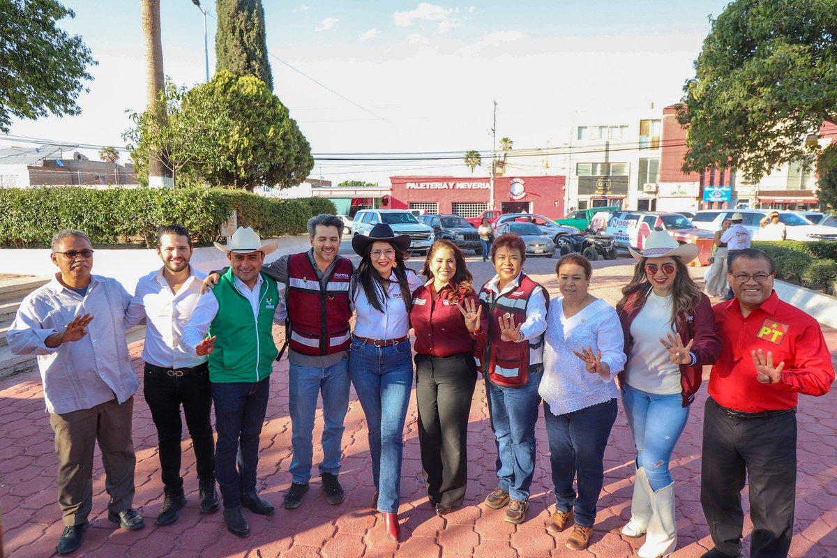 GarciaGaray_L's tweet photo. Arrancamos con fuerza en #NuevoIdeal, acompañando a nuestra próxima presidenta municipal, la Mtra. Norma Ruiz.
La cercanía con la gente, el ánimo y la organización popular son señales claras de que la Cuarta Transformación tendrá continuidad en este gran municipio. https://t.co/bRF58KzoOp