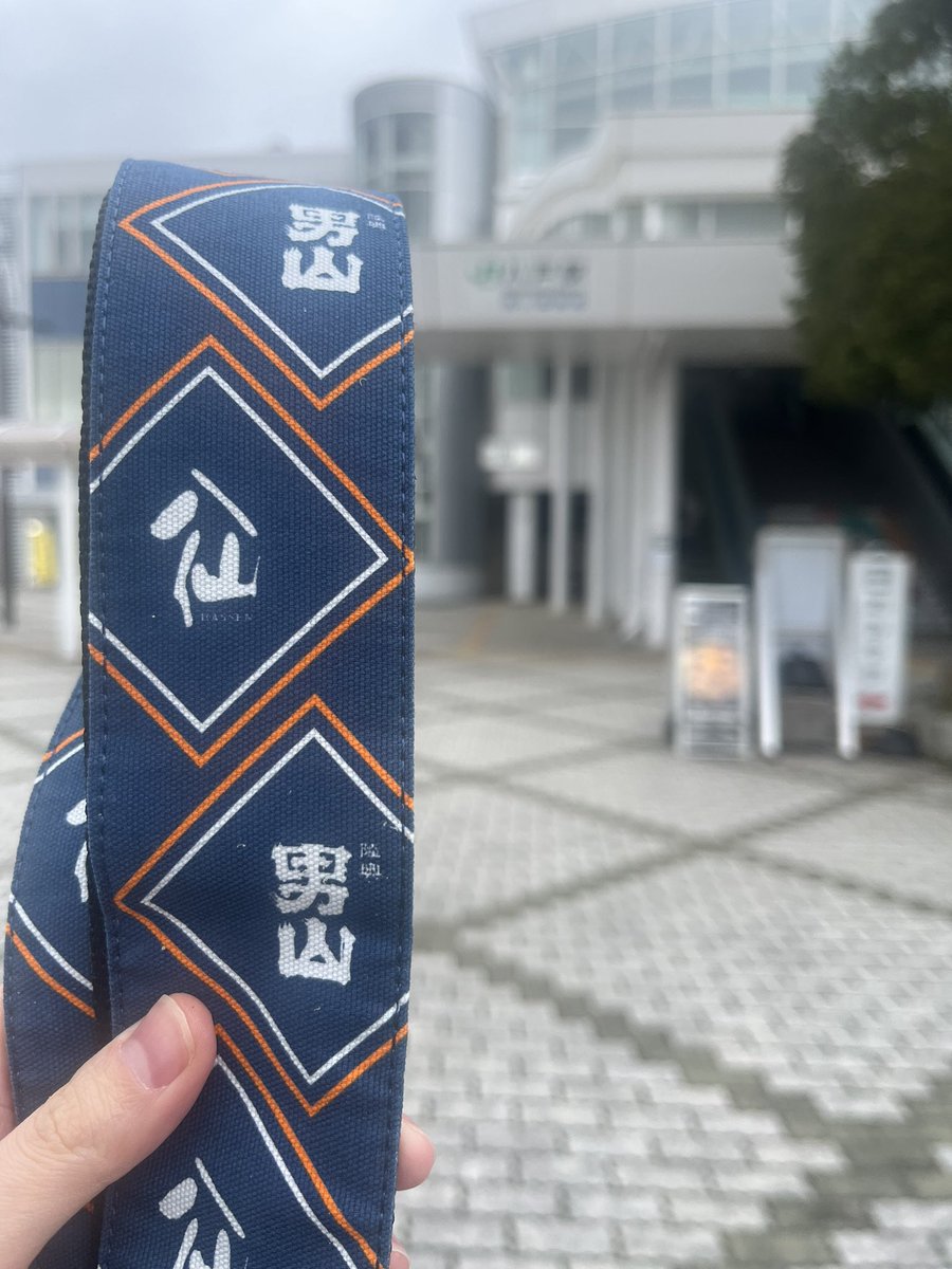 andr0p_neko's tweet photo. 昨日グルーヴィン楽器さんに行ってきました〜
念願のギターストラップ買えて嬉しい！！
ストラップ買うのに集中しすぎてサイン気づかずにいたら、サイン撮ってもいいですよって店員さんに教えてもらってやっと気づきました笑
ありがとうございました！ https://t.co/JOG806zFki
