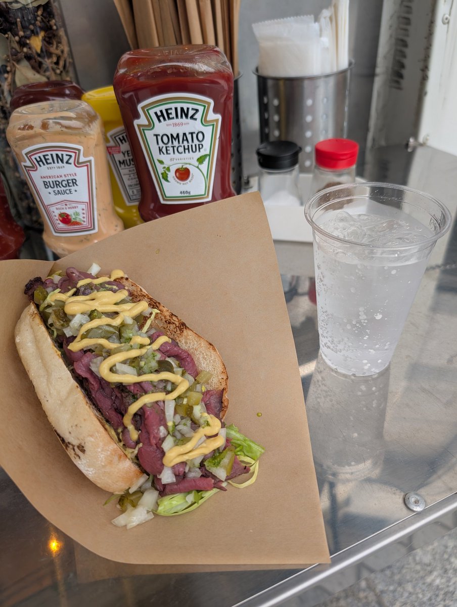 802katsu's tweet image. そしてそして‼️
オオカミ印の裕子さん発見✨
元気な笑顔が見れて良かった😊
朝から呑むぞー😆
#GEEKSTILL 
#AMRTA