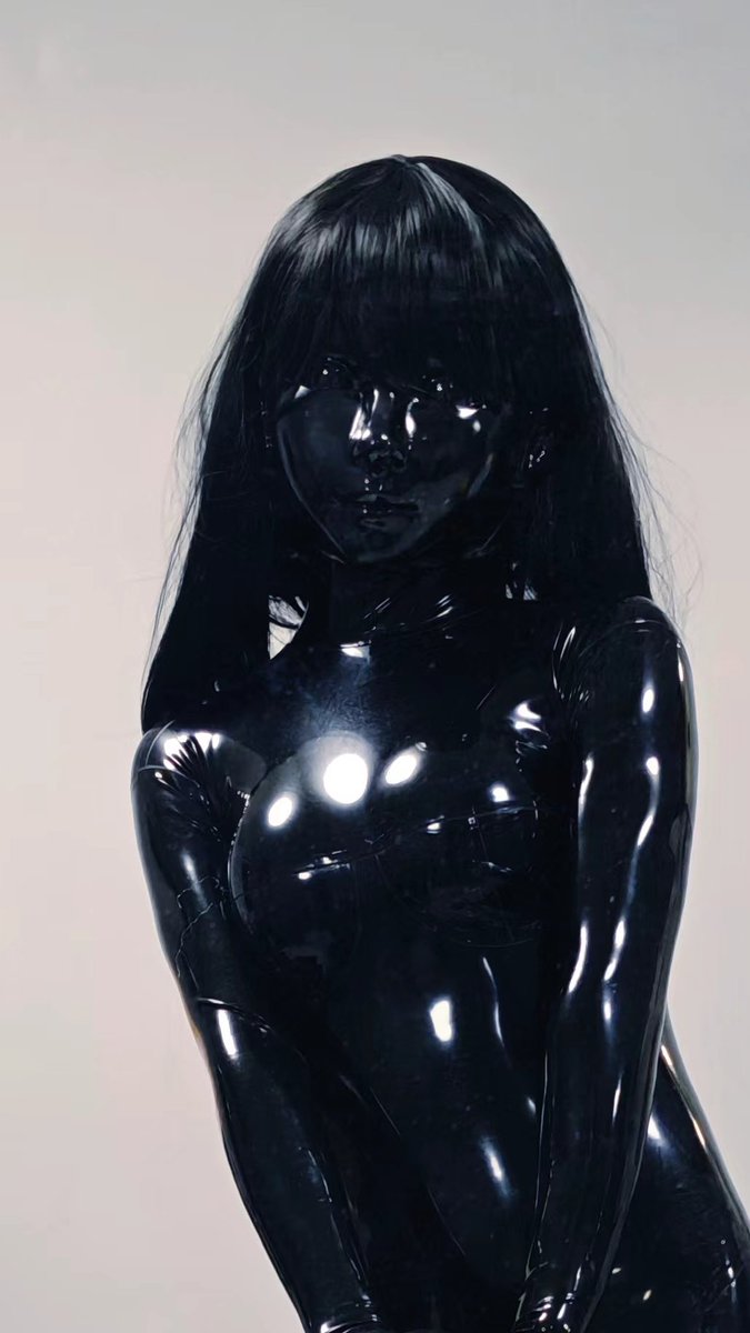 「Keiko-Pure Black」
变成了黑色塑料小人～
#kigurumi #着ぐるみ