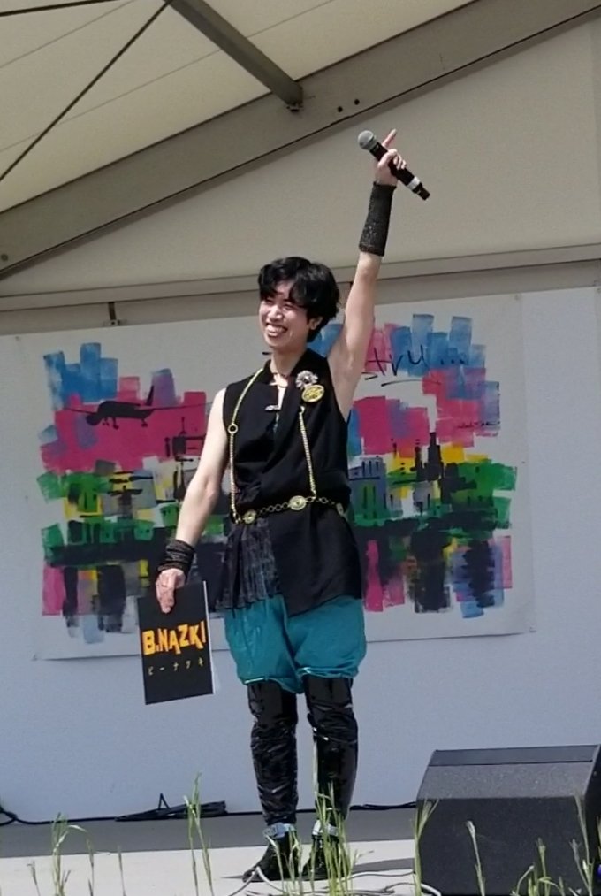 miyuyon0515's tweet photo. 先週のPrisonerTour初日🎉
ライブのあとMCの方がインタビューしてくれました🎤
ニューアルバムへの想いもたくさん聞けて嬉しかった😊💞🌻
たくさんの人にNazkiくんの曲が届きますように🙏❣️

 #BNazki
 #Prisonertour 
@b_nazki

https://t.co/8zM2f7m4UN https://t.co/t9vV6hYmty