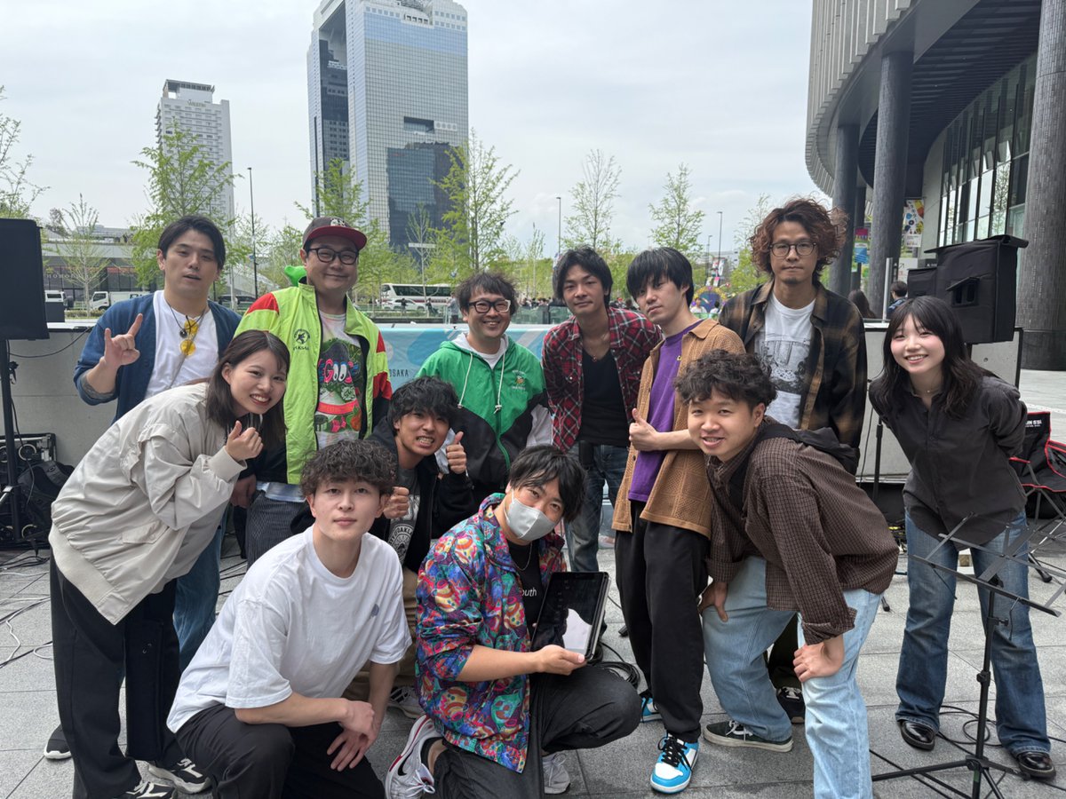 BUSKER_UMEKITA's tweet image. 【🎤本日のバスカー🎸】
🕓16時まで
🪧うめきた広場東(B)
#アシガルユース さんと #PULPS さんとゲストの #コモンドール さんです！！

気温もあったかくなってきて
絶好のバスカー日和です☀️

ぜひお越しください！！

#MUSICBUSKER
