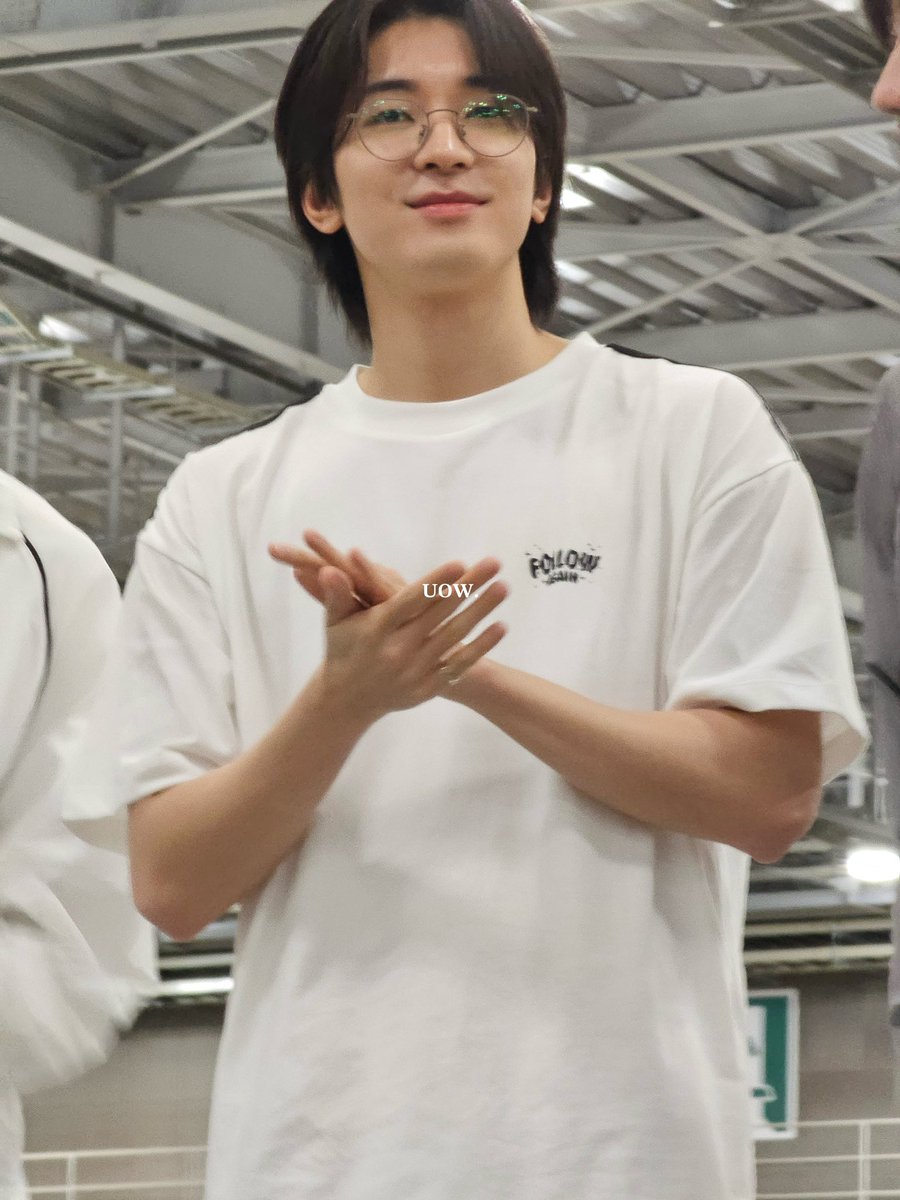 원우 청순코어 .. 손 예쁜거 봐 🥹🥹🥹