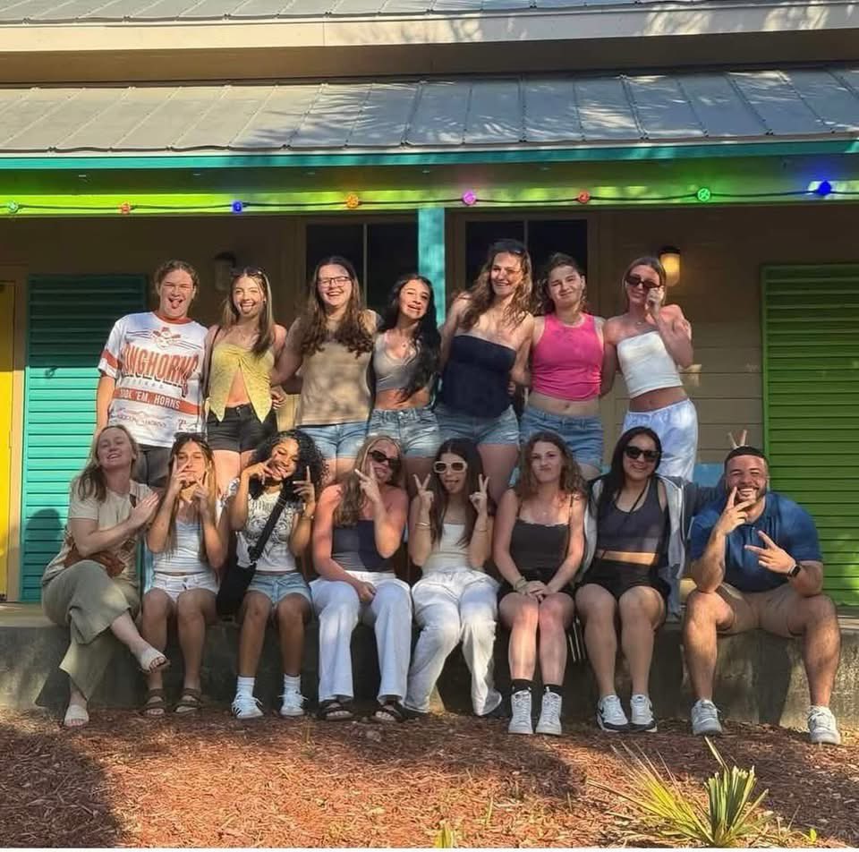 mullarkey2027's tweet photo. Myrtle with my team and coaches was so much fun and we came home 3-0 for the week! Back to a league game on Monday vs Kingston . #GoGoldbacks https://t.co/whjB2hVcwQ