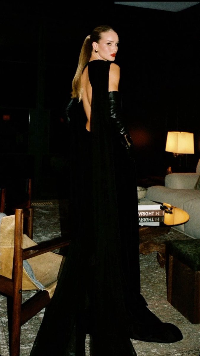 FightingLight_'s tweet photo. Queen of the Night https://t.co/esNouuXNfS