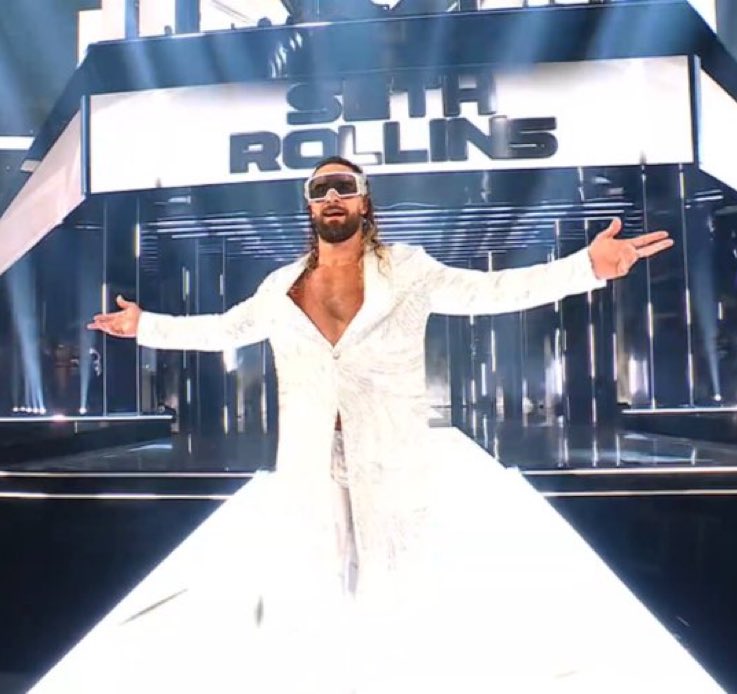 Messmerizing10's tweet photo. @WWE Rollins in White Gear 🔥🔥

#WrestleMania https://t.co/YE8mCfLHXX