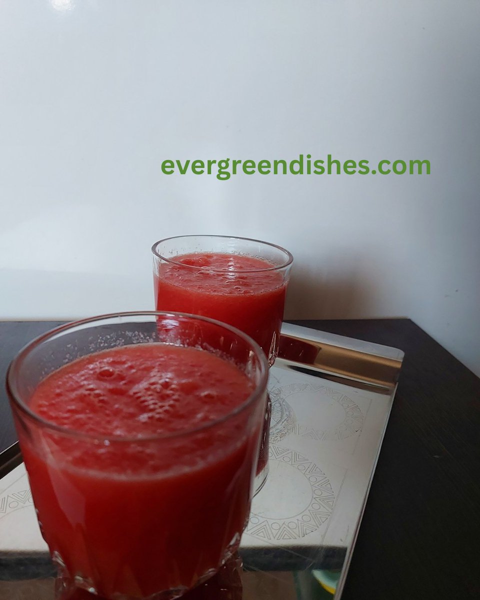 Watermelon Juice is a refreshing summer drink.

evergreendishes.com/2019/06/25/wat…