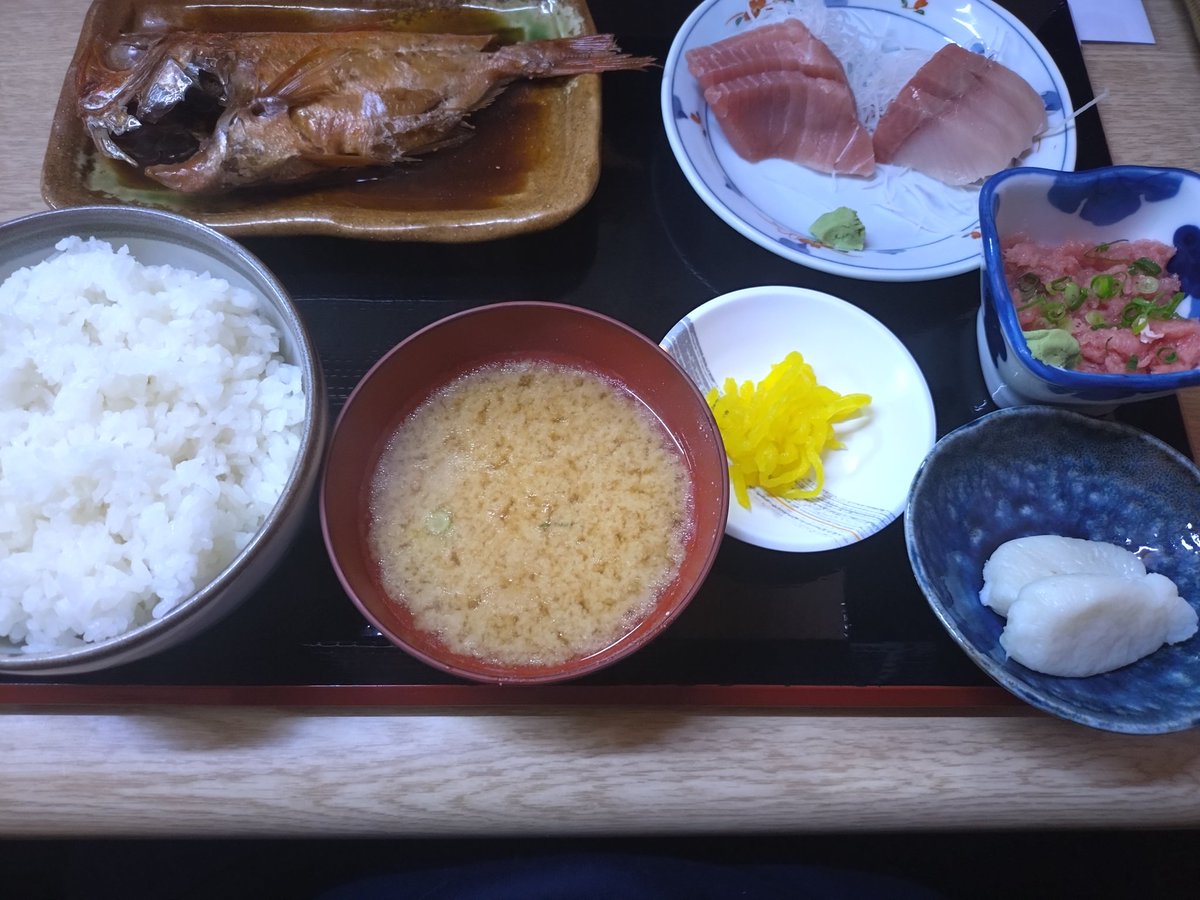 熱海へ日帰り温泉行ってきました(定期)
まぐろやの金目の煮付けはいつも美味しい。
#喰らえガブちゃん