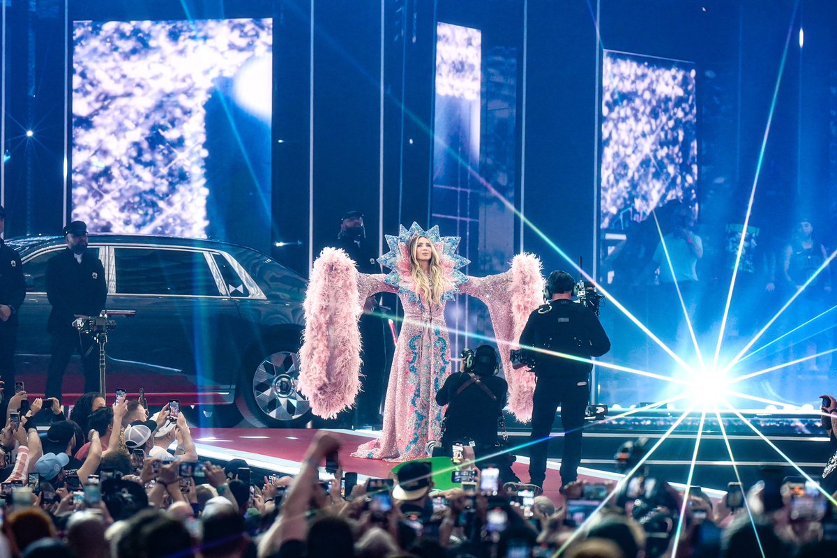 👑 <a href="/MsCharlotteWWE/">Charlotte Flair</a> #WrestleMania 👑