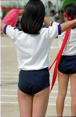 女子少年院 中等少年課
北棟 新入女子収容施設（桃華寮）後編

長澤奈緒教官 28歳
『では、これから、１人ずつ独房に収容していきます。
自分の番が来るまでは、壁を向いていなさい。
自分の番号を呼ばれたら、独房の前まで来なさい』
女子少年
『はい』
長澤奈緒教官 28歳