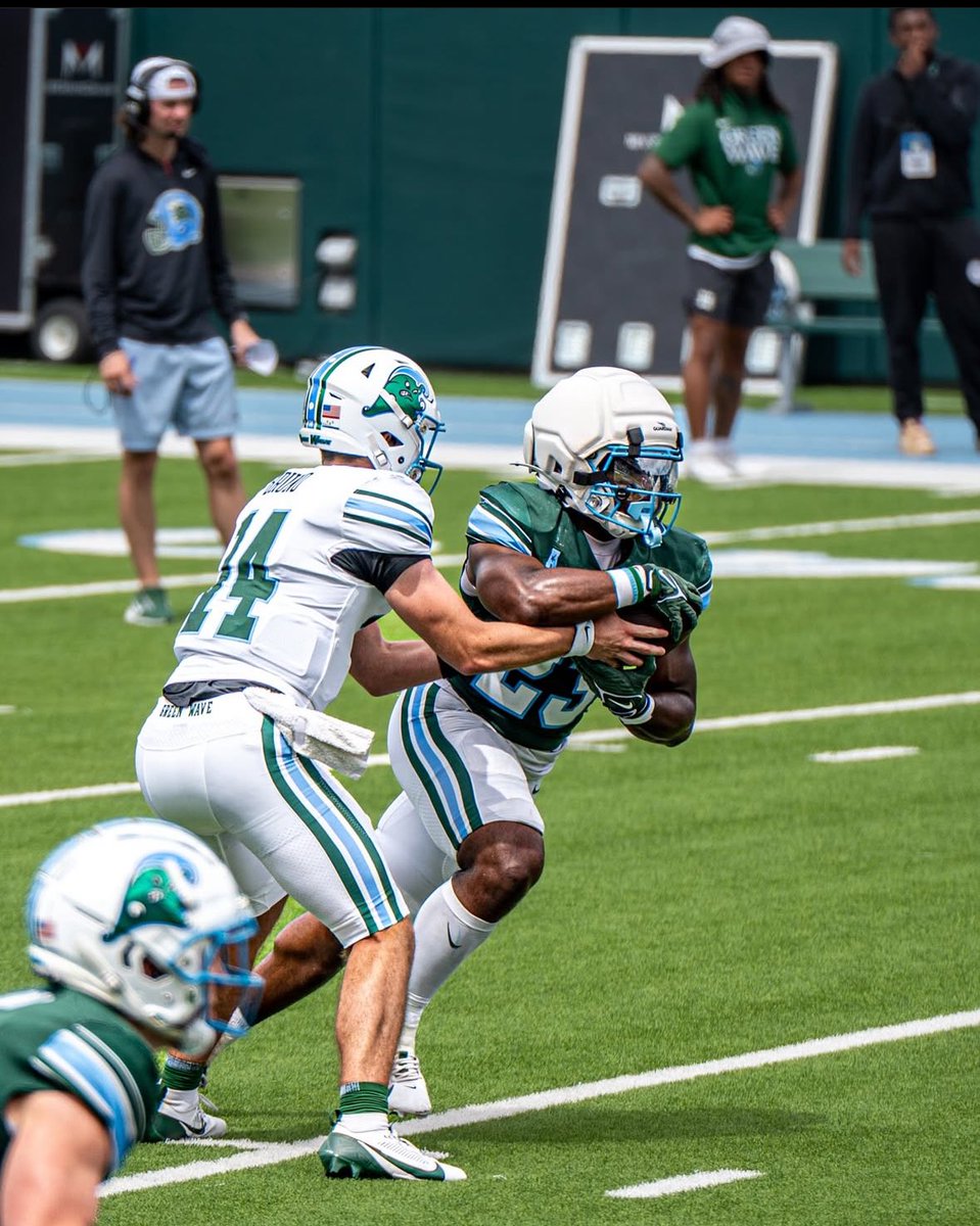 Coach_JHO's tweet photo. I see ya @BrunoDagan ❗️🙌🏾 ✅
Proud of you man❗️✅
📸 Photo Cred @relmyers &amp; 
@"Flicks-On-Sy"
🔥Photos 
#RelWave #GreenWave #GeauxWave #Tulane #RollWave #PatriotMentality https://t.co/omSxGxPdMH