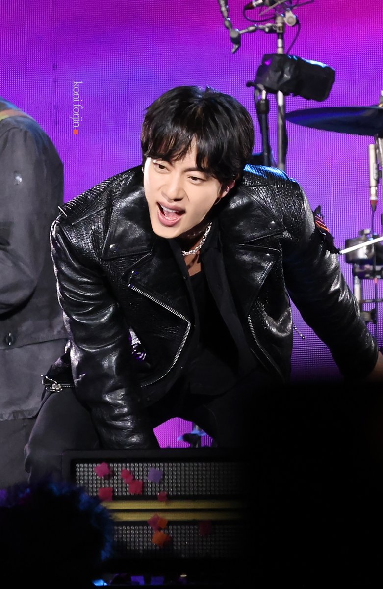 btsforever1207's tweet photo. 250419 ColdplaySeoul  HD       

Rock star✨

JIN IS COMING
ECHO IS COMING 
#Jin_Echo #방탄소년단진 #JIN #진 #ColdplayxJin
@BTS_twt https://t.co/zFwUrSJSLE