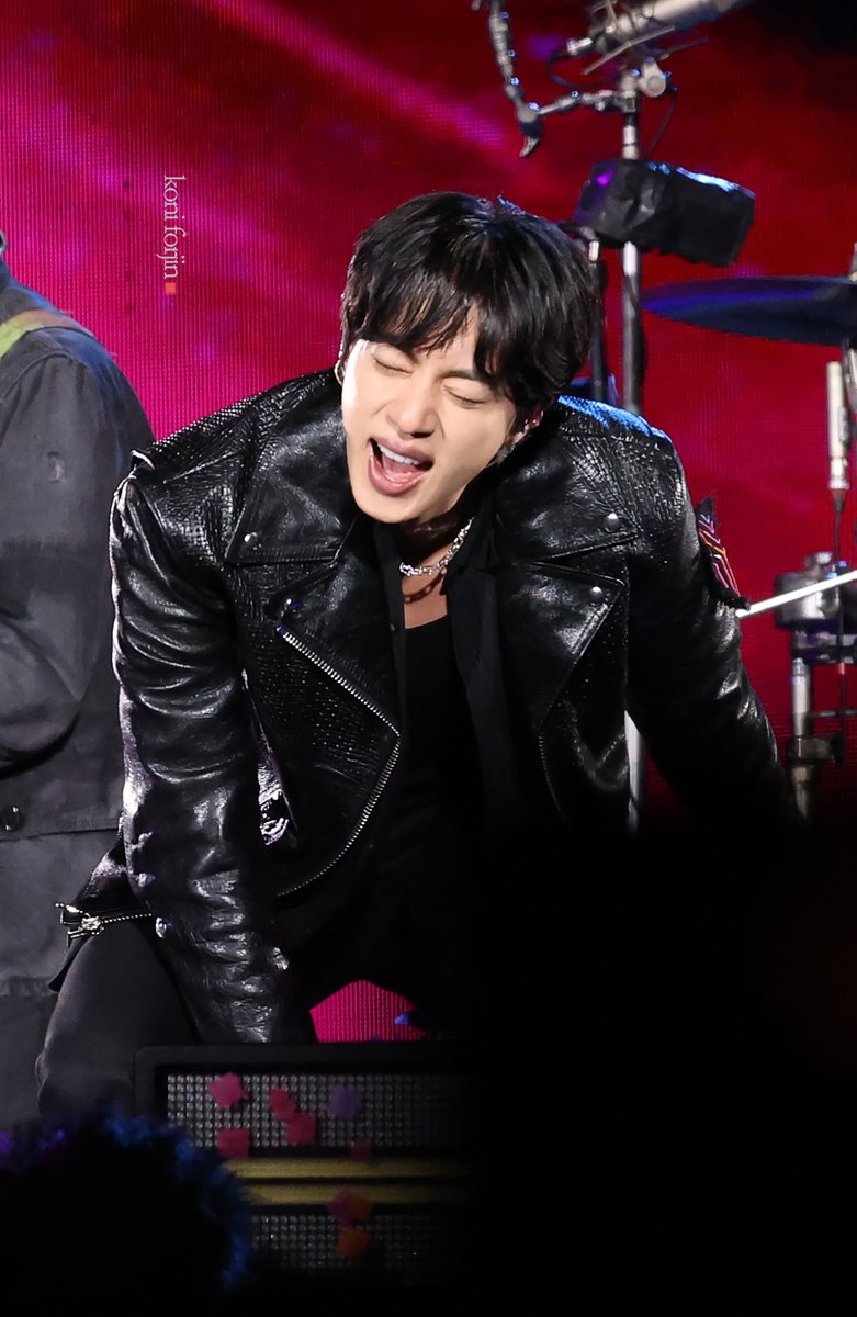 btsforever1207's tweet photo. 250419 ColdplaySeoul  HD       

Rock star✨

JIN IS COMING
ECHO IS COMING 
#Jin_Echo #방탄소년단진 #JIN #진 #ColdplayxJin
@BTS_twt https://t.co/zFwUrSJSLE