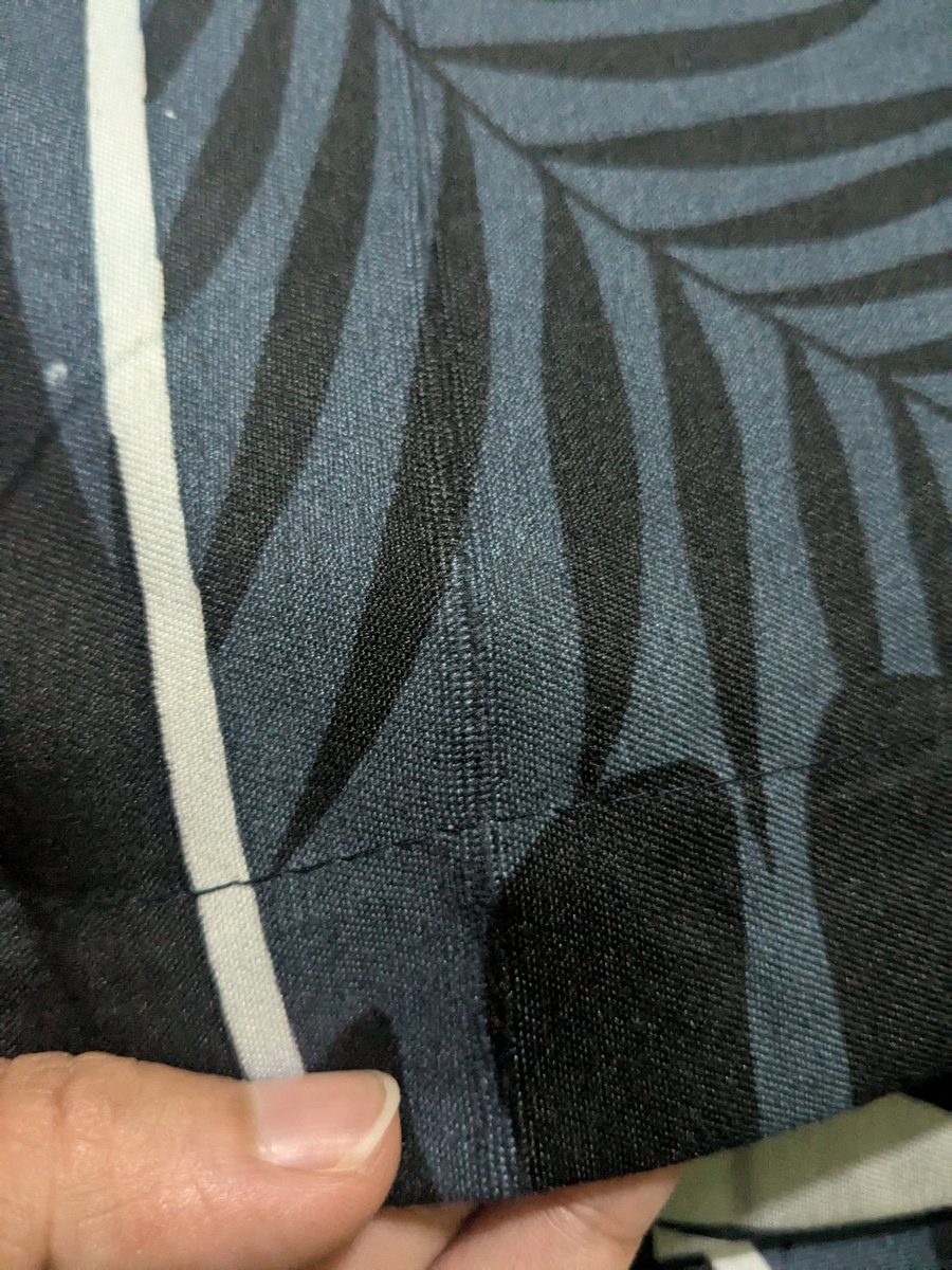 pusarakesh's tweet photo. Scammed by @SwiggyInstamart !
I have ordered a bedsheet and immediately after delivery I found it defective. Contacted customer chat support and provided Videos and Images as proof of defects and asked for return and refund. They rejected the claim by quoting invalid request. https://t.co/6Mq8LZovS4