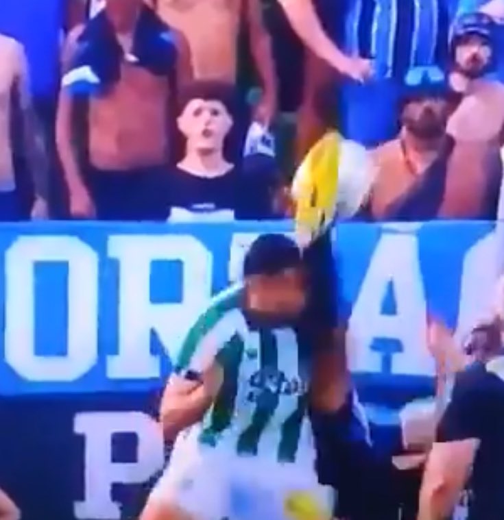 LU41752672's tweet photo. "ain, não aguento mais ser roubado😭😭😭" https://t.co/cqbNotIKDG
