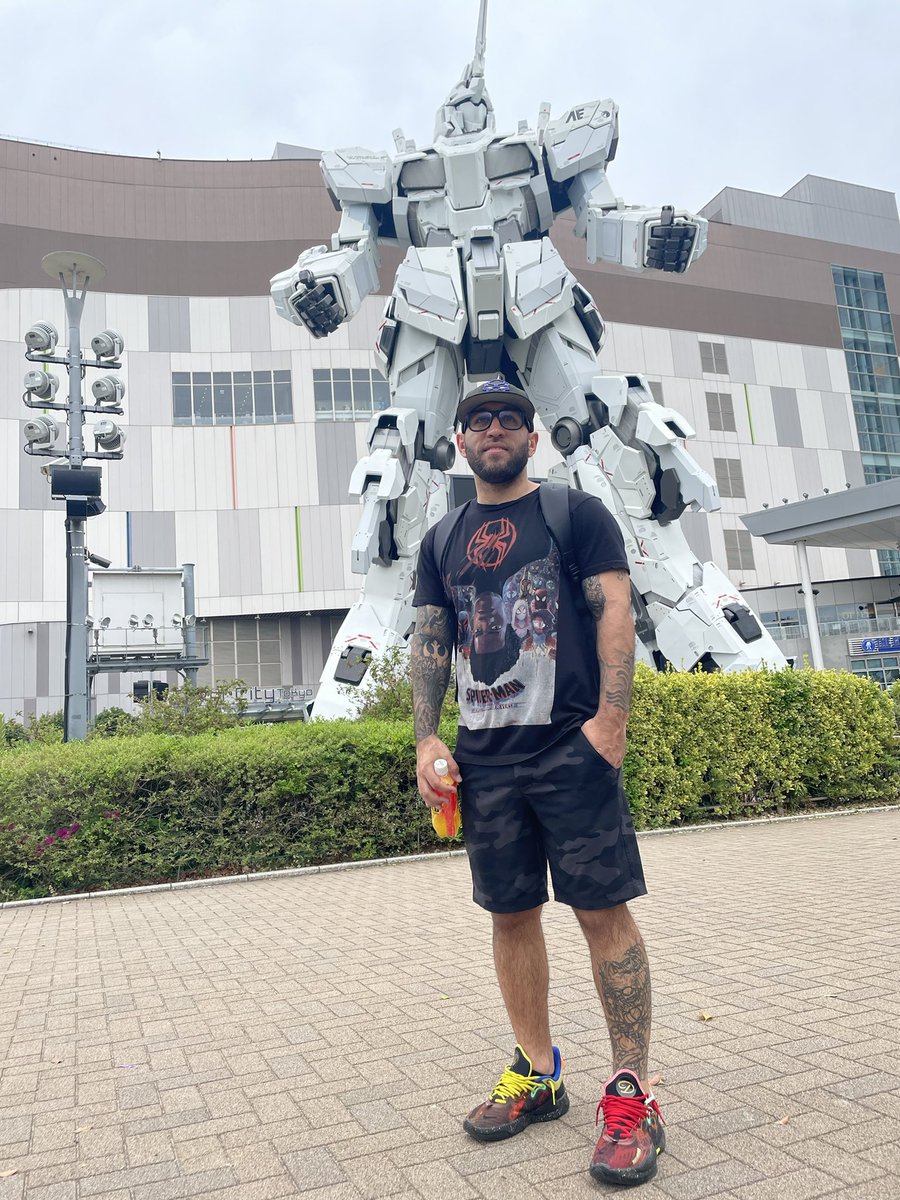 Had to come check out the giant Gundam statue while I’m in Japan #GundamWing 🤖🗾