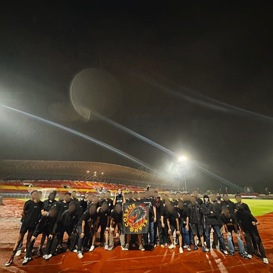 Klang_CorvuS's tweet photo. SIGN OFF SEASON 2024/2025

Tabik hormat buat semua yang terlibat dalam kegilaan musim ini. 

Perjuangan ini takkan terhenti, Semangat ini takkan pernah mati ! Teruskan menyokong bola sepak tempatan ! 

1) https://t.co/u6H6NQYvpt