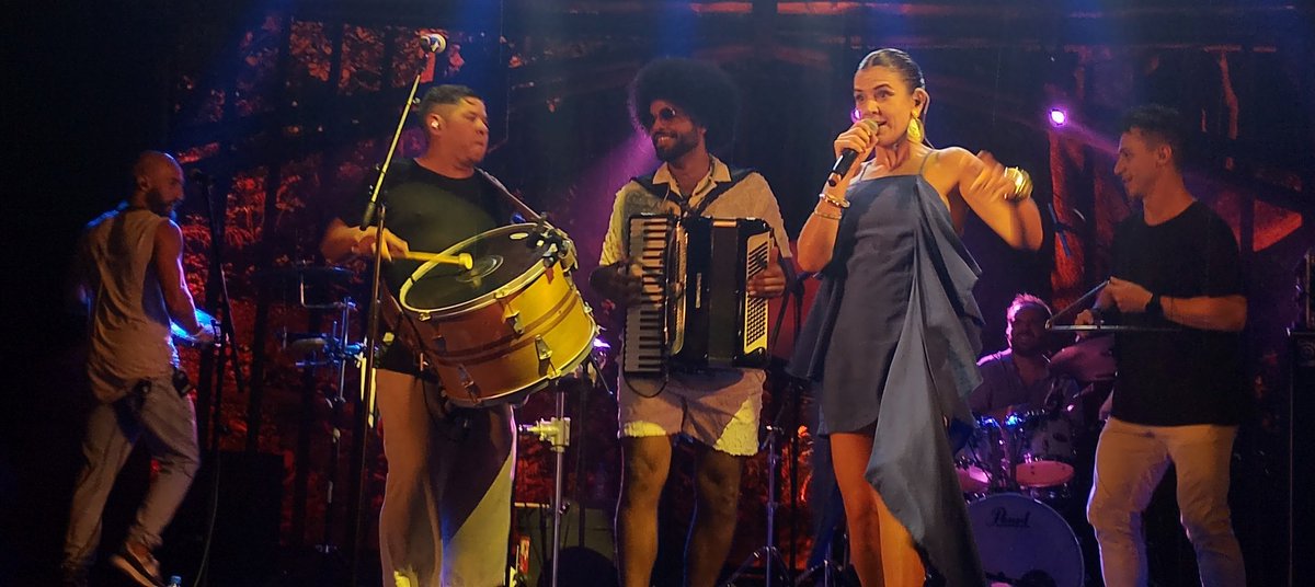 donniedarko73's tweet photo. festival sunset rio instrumental: mestrinho &amp; mariana aydar @ parque garota de ipanema 

#mestrinho #marianaaydar #marianaemestrinho #sunsetrioinstrumental #festival
#parquegarotadeipanema #arpoador #riodejaneiro https://t.co/Q1IAexAt90