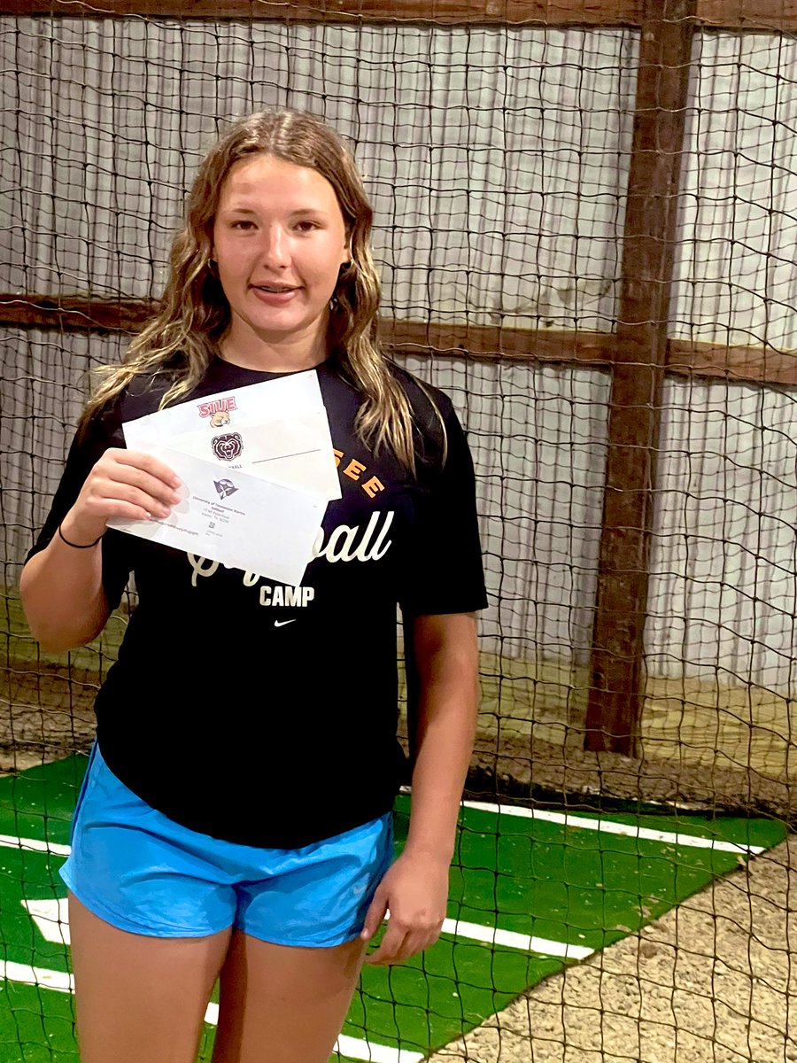 Lainey Lessman tweet media