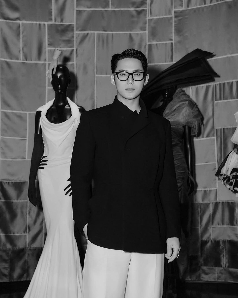 saintreignn's tweet photo. each piece tells a story of creativity, craftsmanship, and elegance. truly inspiring to witness the artistry up close. honored to be part of a celebration that brings fashion history to life. thank you for having me. https://t.co/Bykt6PozNS