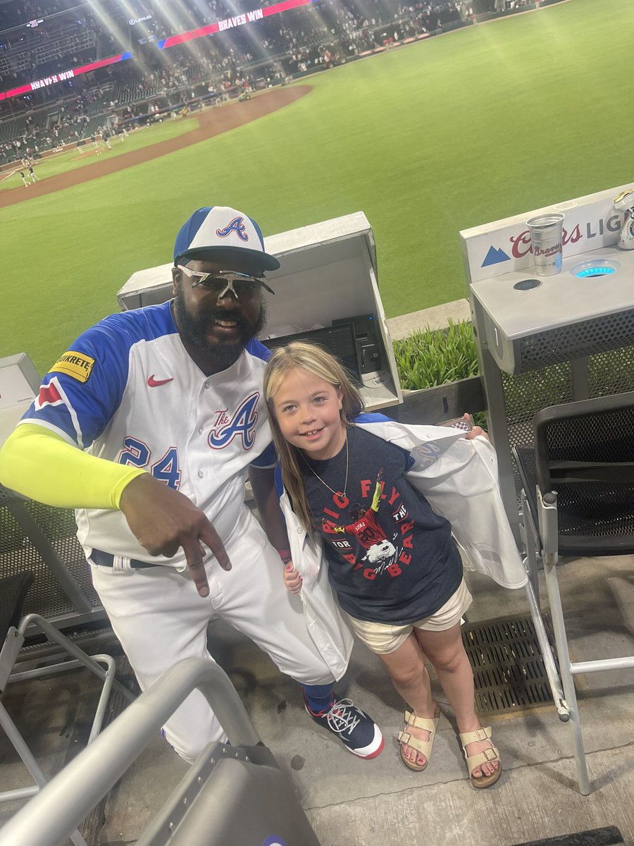 JoeyMoree's tweet photo. @MrDJPK @MrDJPK thanks for taking the pic with my daughter. Go Braves!!! https://t.co/pT1ykneOwJ