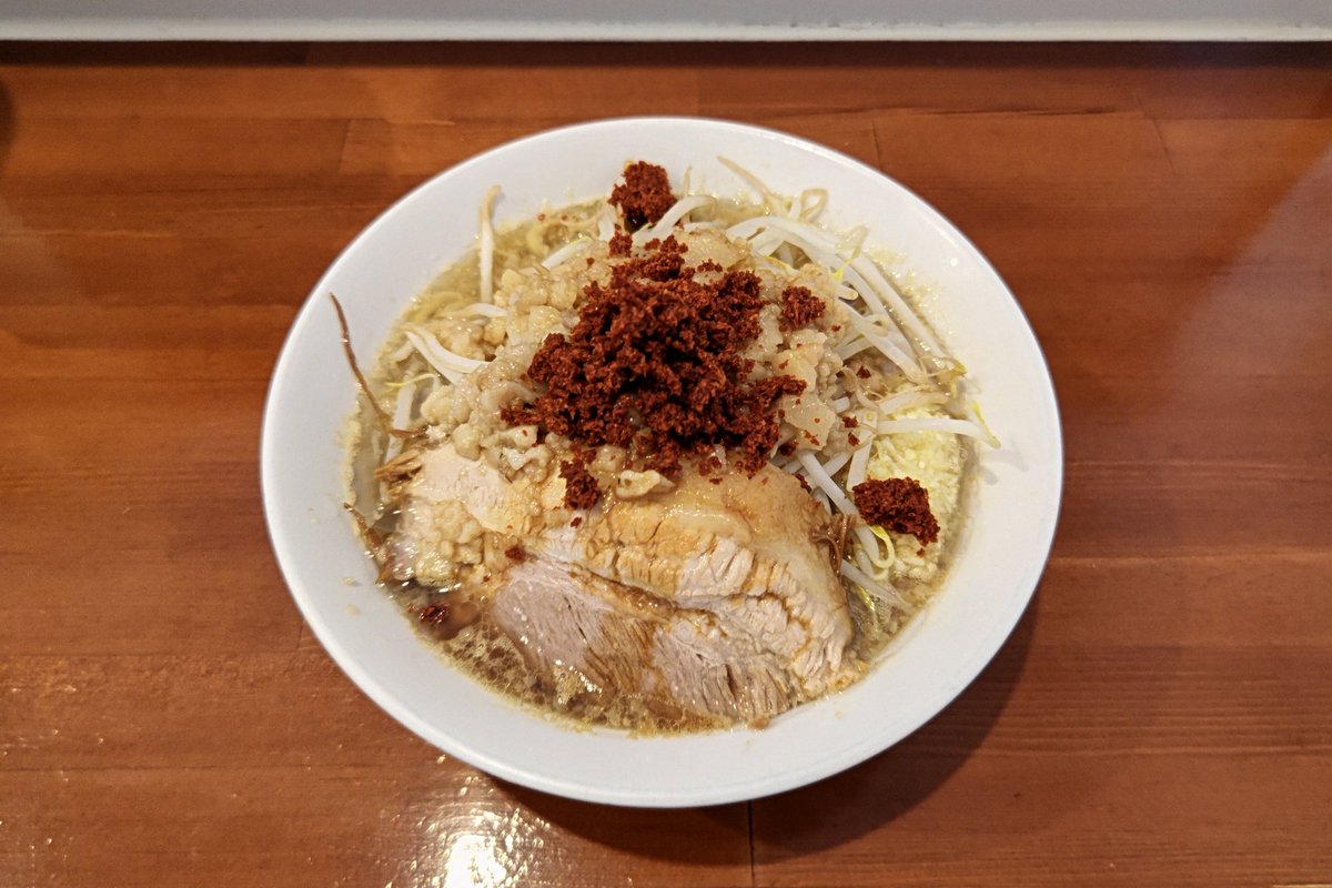 terumie07230826's tweet photo. 約2ヶ月ぶりの #RAMENWORKSLINGKAI にて、ラーメン150ウオ辛を頂いてきました🍜
今日のウオ辛は辛さ控えめだったけど、
これはこれで美味い！
食後は #相喜フルーツ で熊本デコポン！
女房はもうすぐ終わりそうな、いちごミルク！
どっちも美味い！
ごちそうさまでした💯👍 https://t.co/oRTBSRJXti