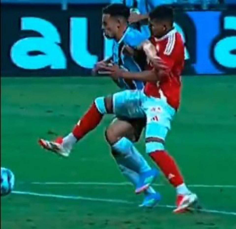 mwgremio's tweet photo. Roubo https://t.co/8eweb12f6t