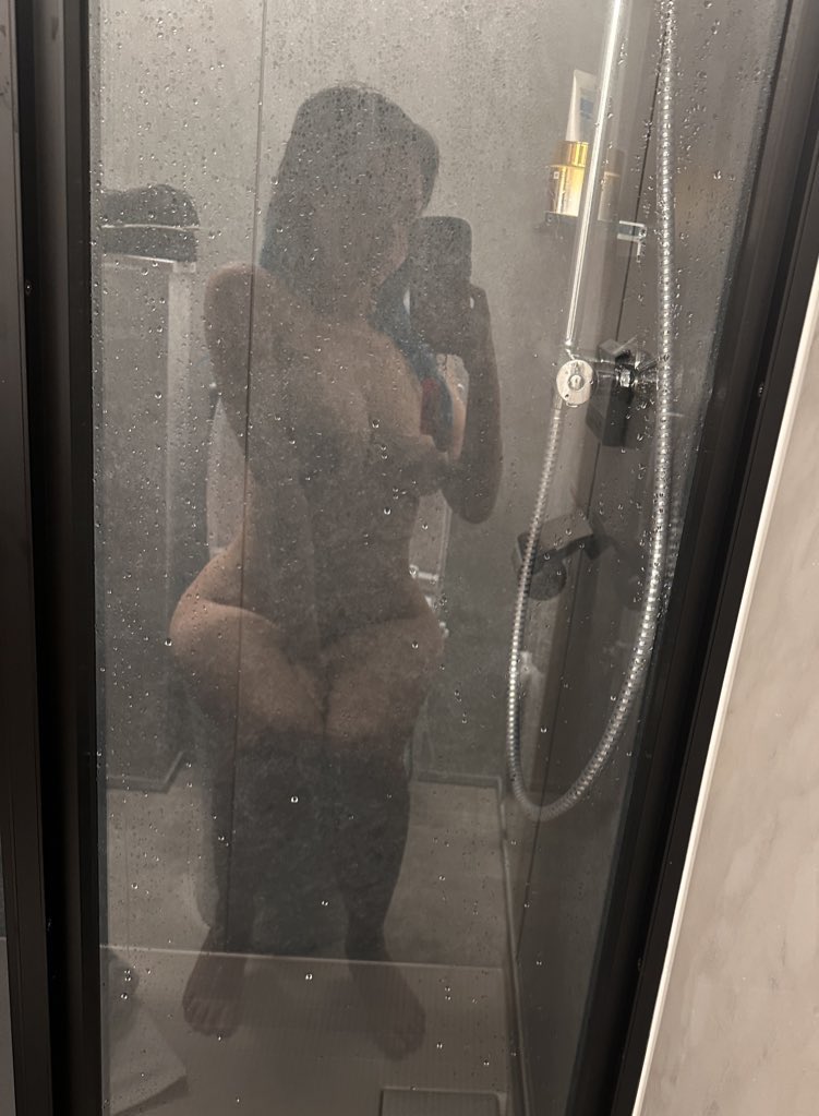 HSugarCookie's tweet photo. Alexa play “Reflections” from the Mulan movie https://t.co/kjnWgUfYAR