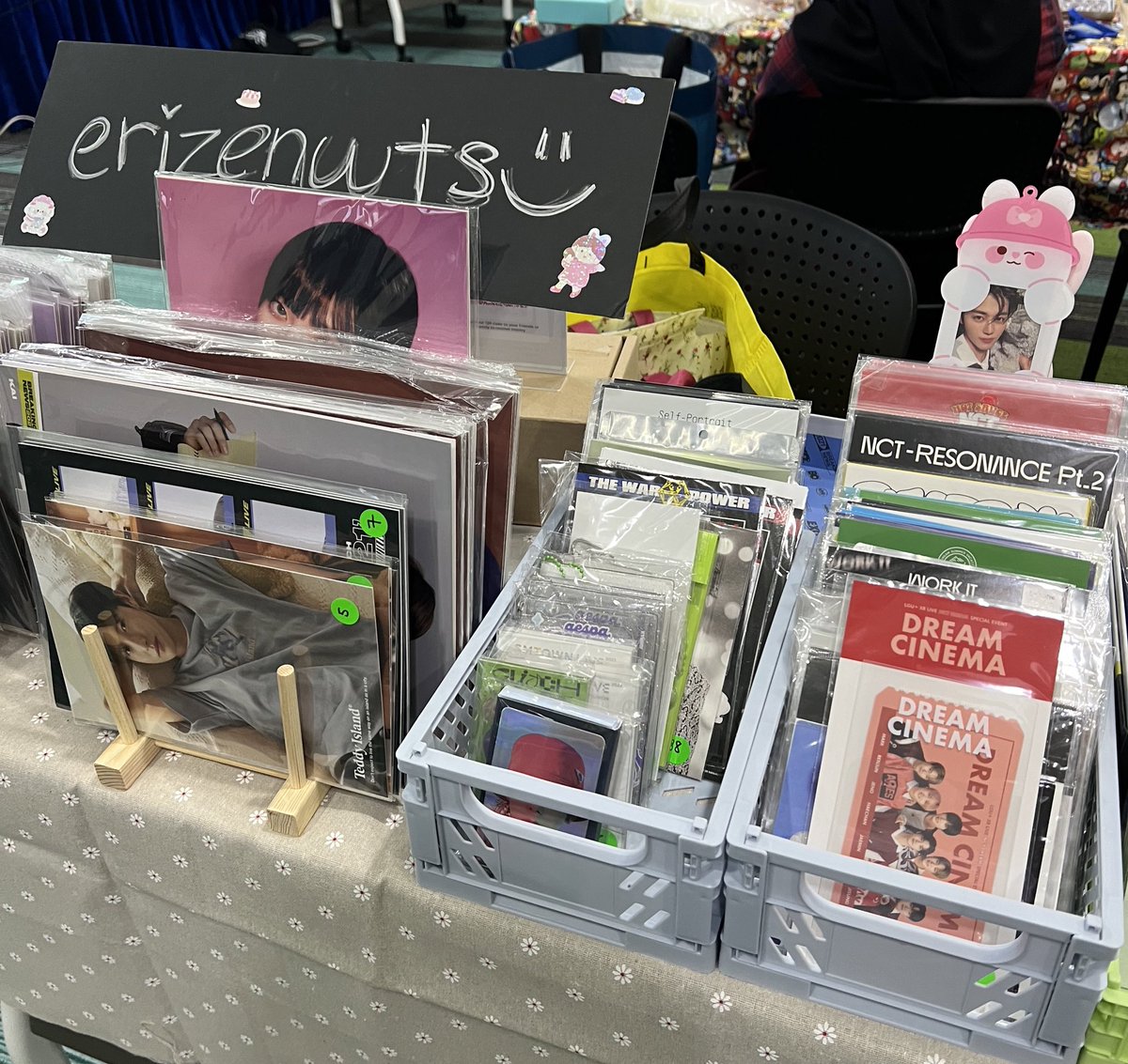 erizenwts's tweet photo. Hii! We are here~ 

We have mainly EXO &amp; NCT official merch and photocards for sale 🥰

Limited quantity for other sm groups aespa &amp; shotaro sungchan also available 💚💖

#KVerseTFF #KVerseMY #PasarKPOP #PasarKPOPMY https://t.co/hiUi5e4frE