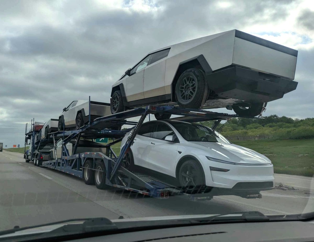 RoschetzkyP's tweet photo. Special delivery!!!! Incoming. #Tesladelivery #TSLA $TSLA #cybertruck https://t.co/o3MhSzNcUV